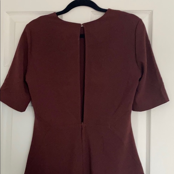 Cut out back fitted dress - Picture 4 of 4